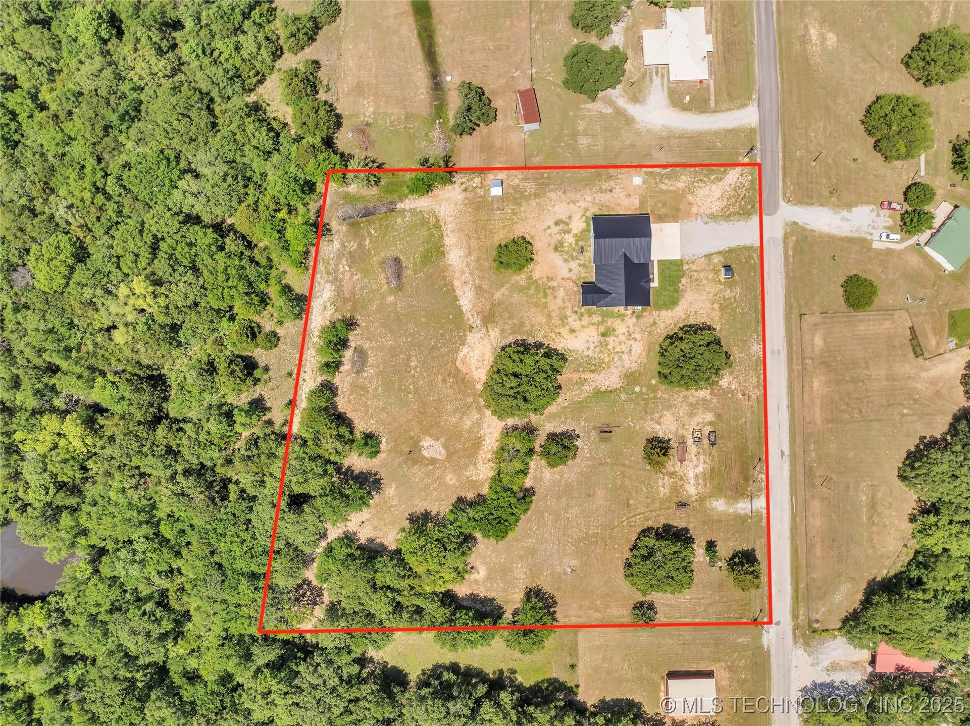 Image 3: lot