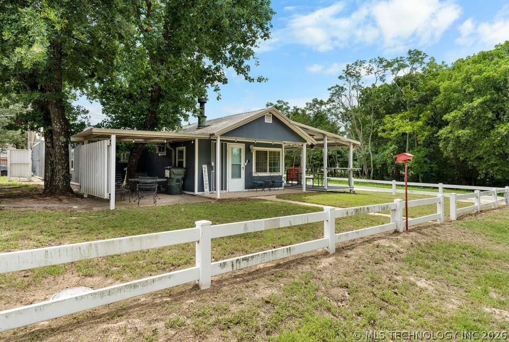Image 2: Super cute cabin bungalow!