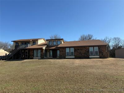 2530 E Meadowood Drive