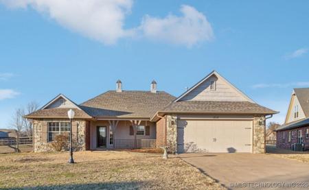 1204 S Mockingbird Court
