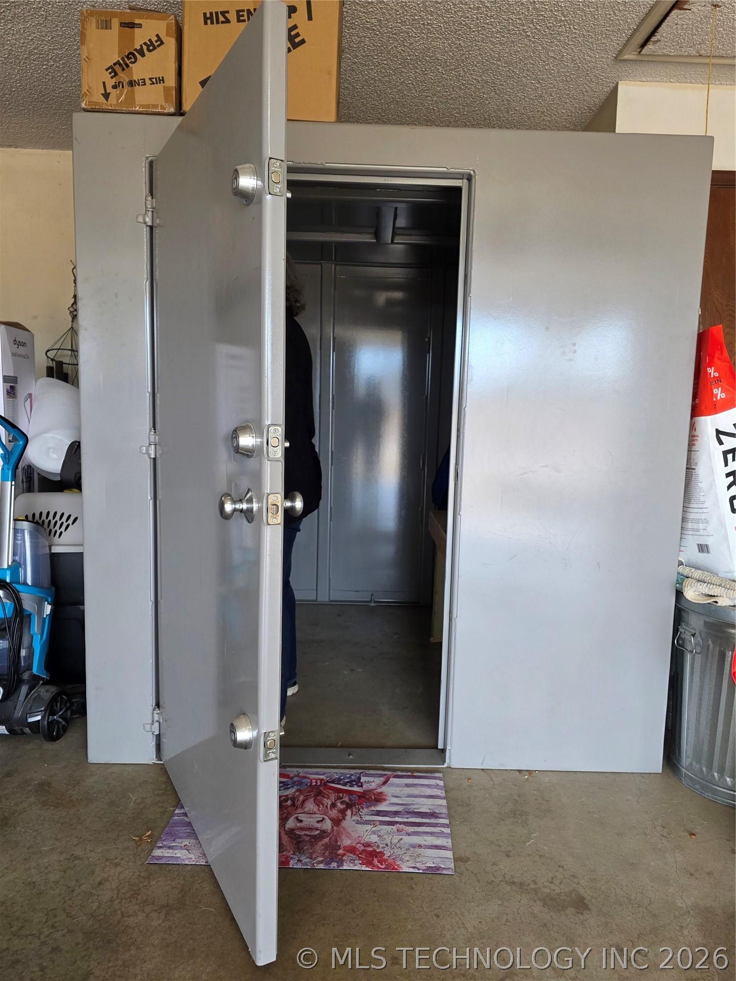 Image 4: Built in Safe Room