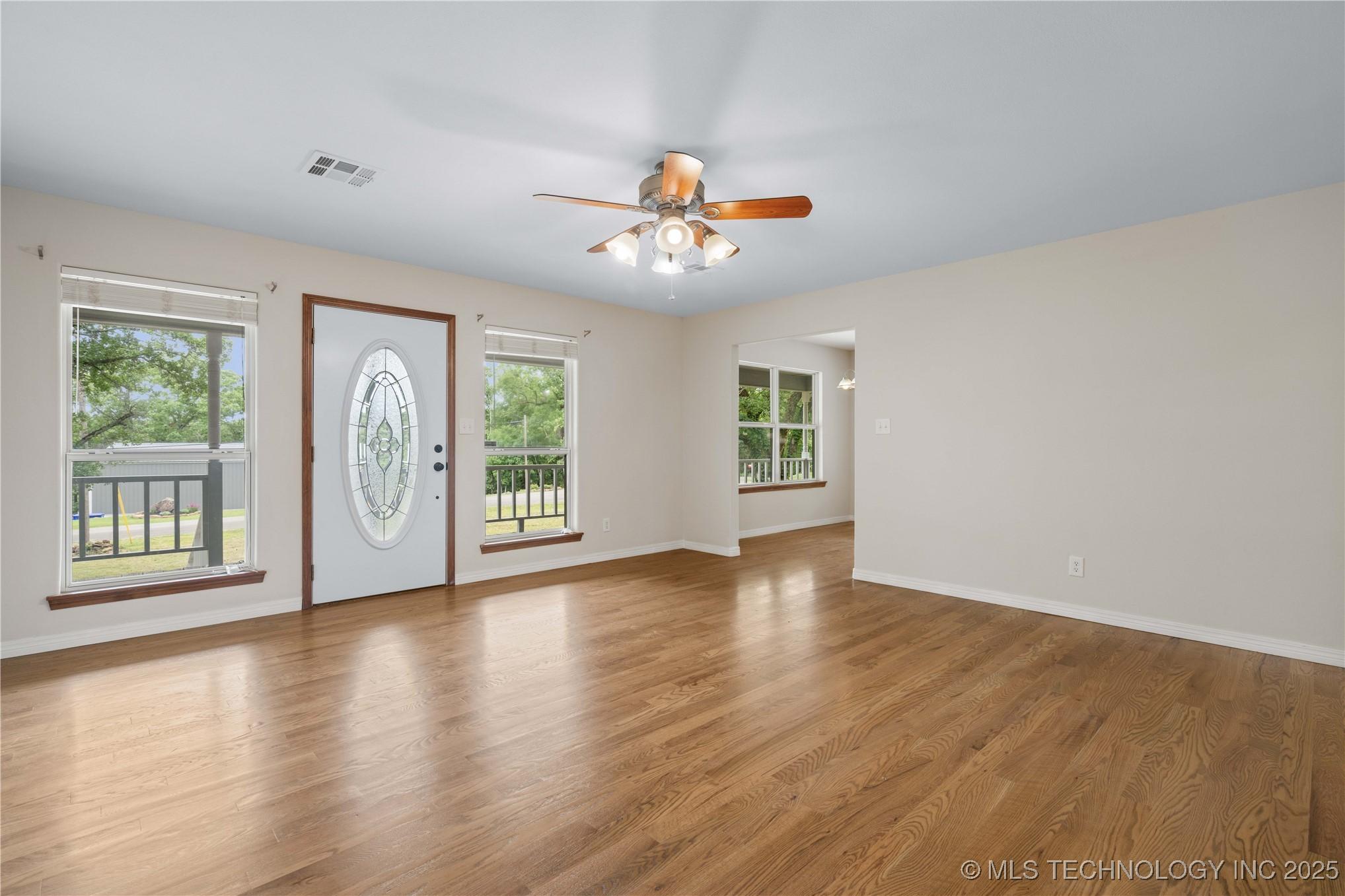 Image 4: Spacious living room with beautiful hardwood floor