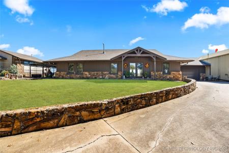2312 W Crosswinds Circle
