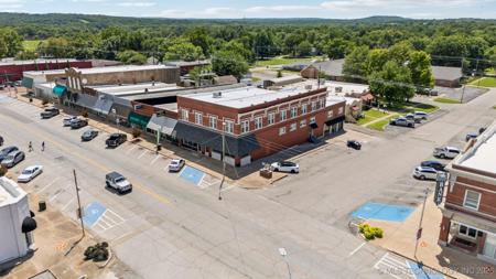 100 S Broadway Street