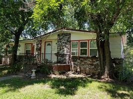 318 W Grand Avenue