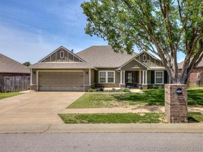 2112 S Javine Court