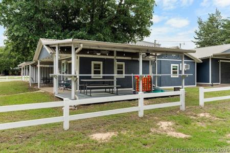 5112 Oakwood