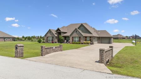 2913 Cross Creek Drive
