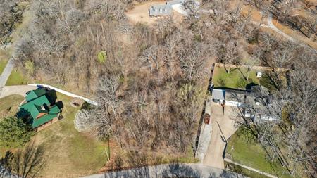 2 Maplebrook Lane