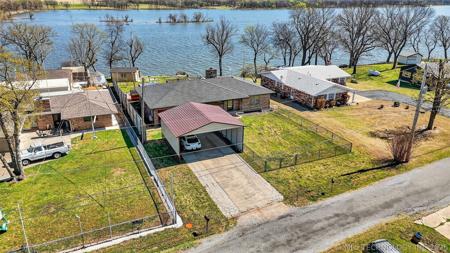 69 Lakeshore Drive