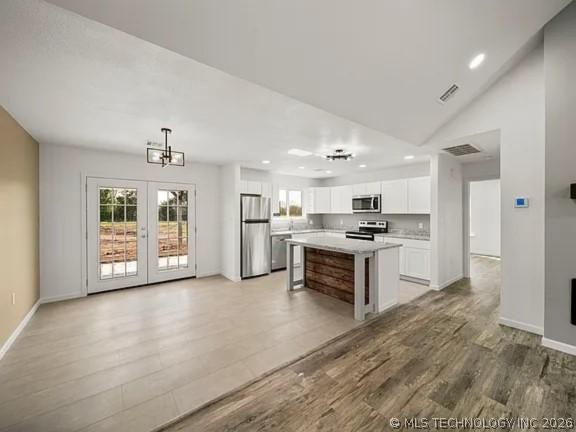 Image 4: Dining Room/Kitchen