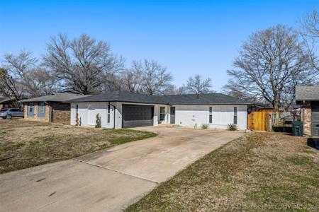 1116 W Will Rogers Court