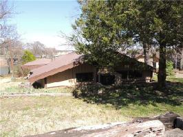 690 Lakeside Drive N