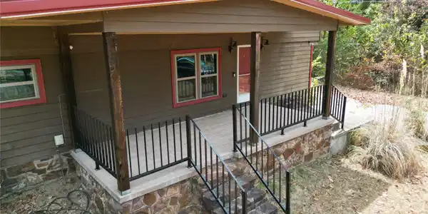 Image 3: FRONT COVERED PATIO