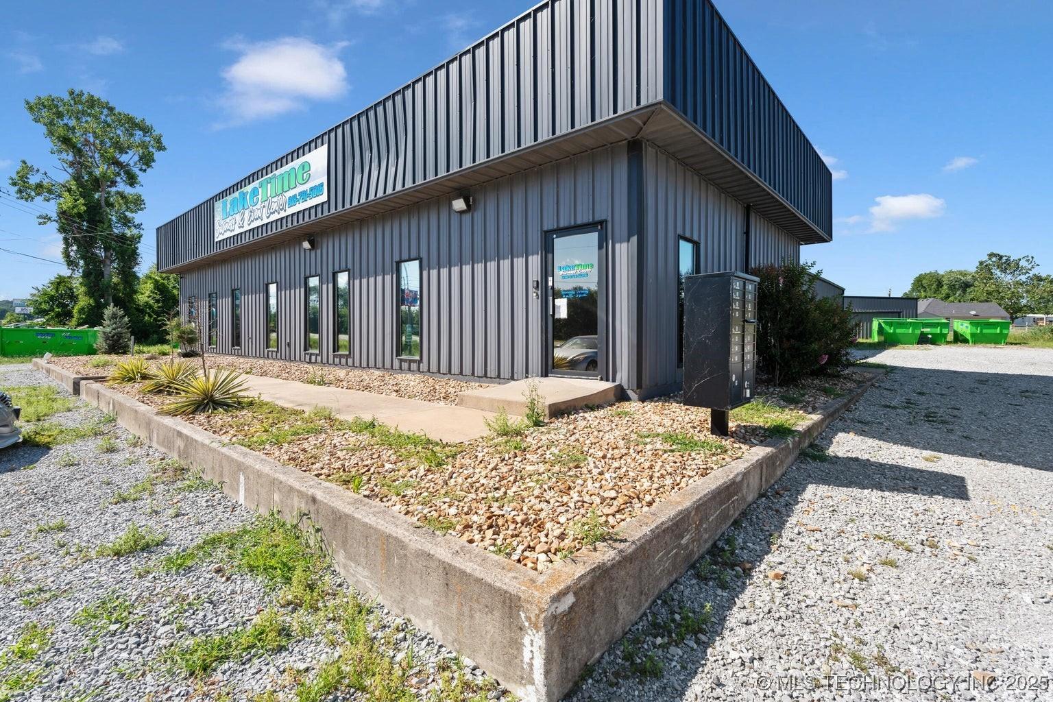 Image 4: Side