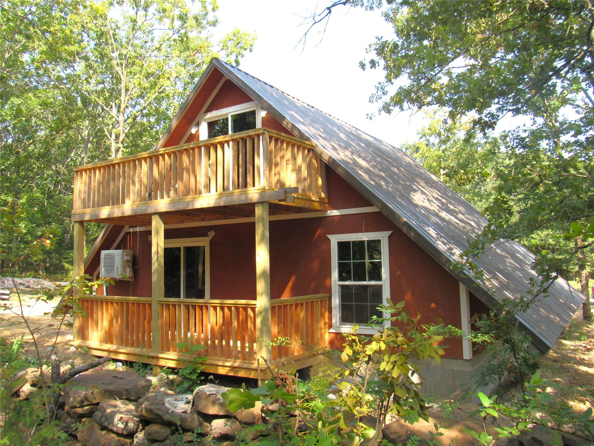 Image 2: Back of cabin