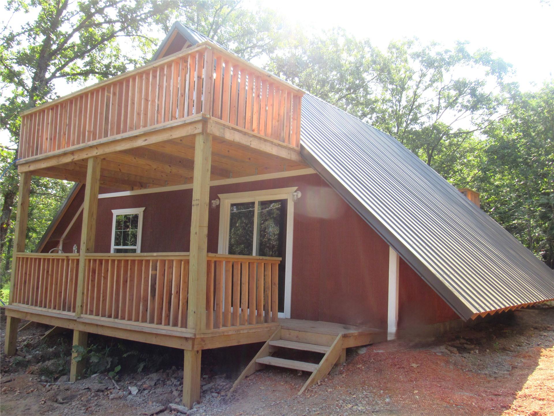 Image 3: Front of cabin