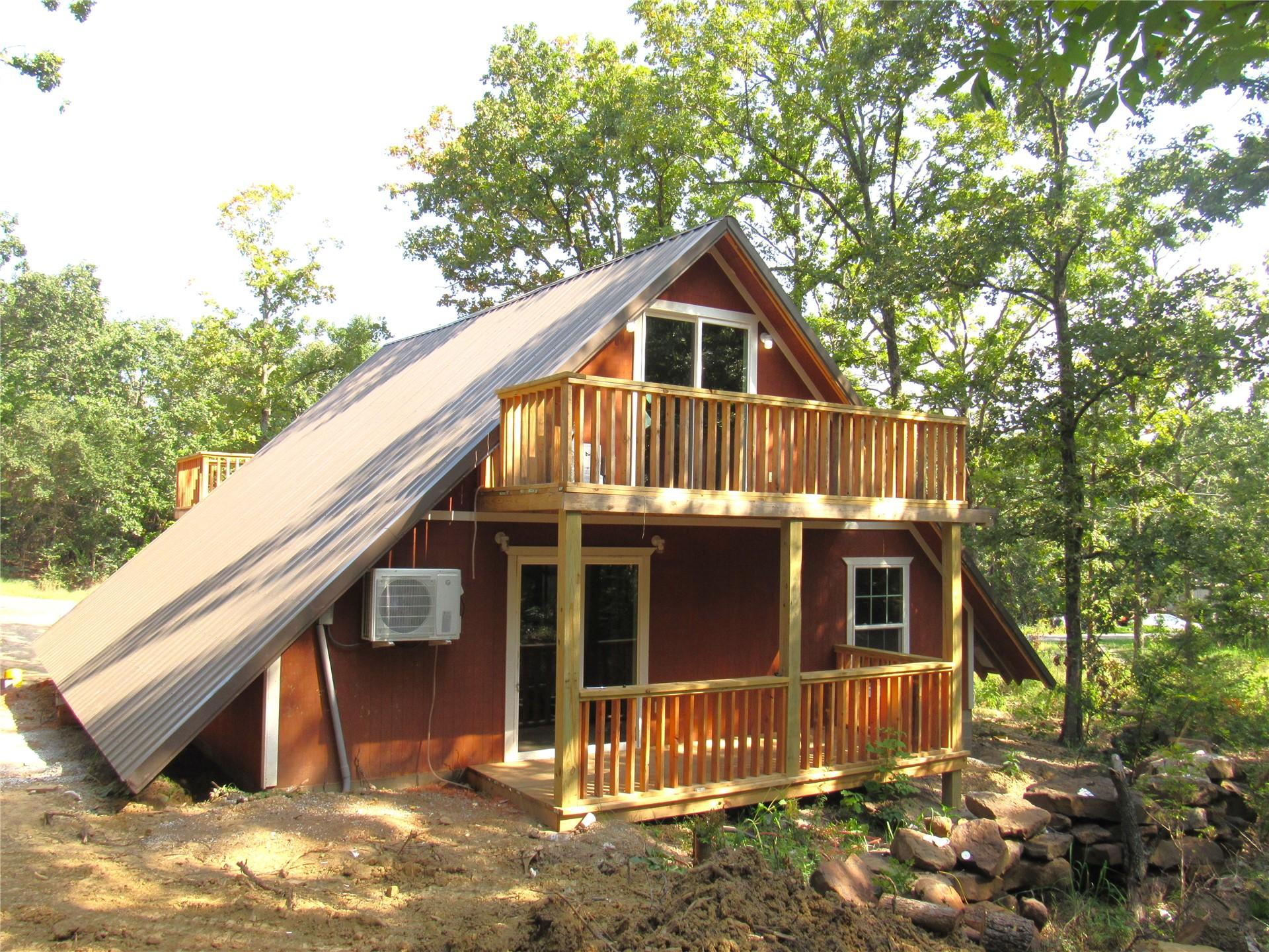 Image 4: Back of cabin