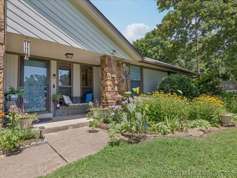 Image 4: Covered Front porch