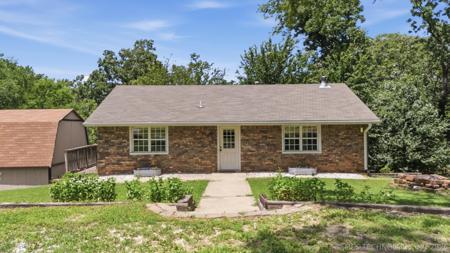 13685 E Crestview Drive