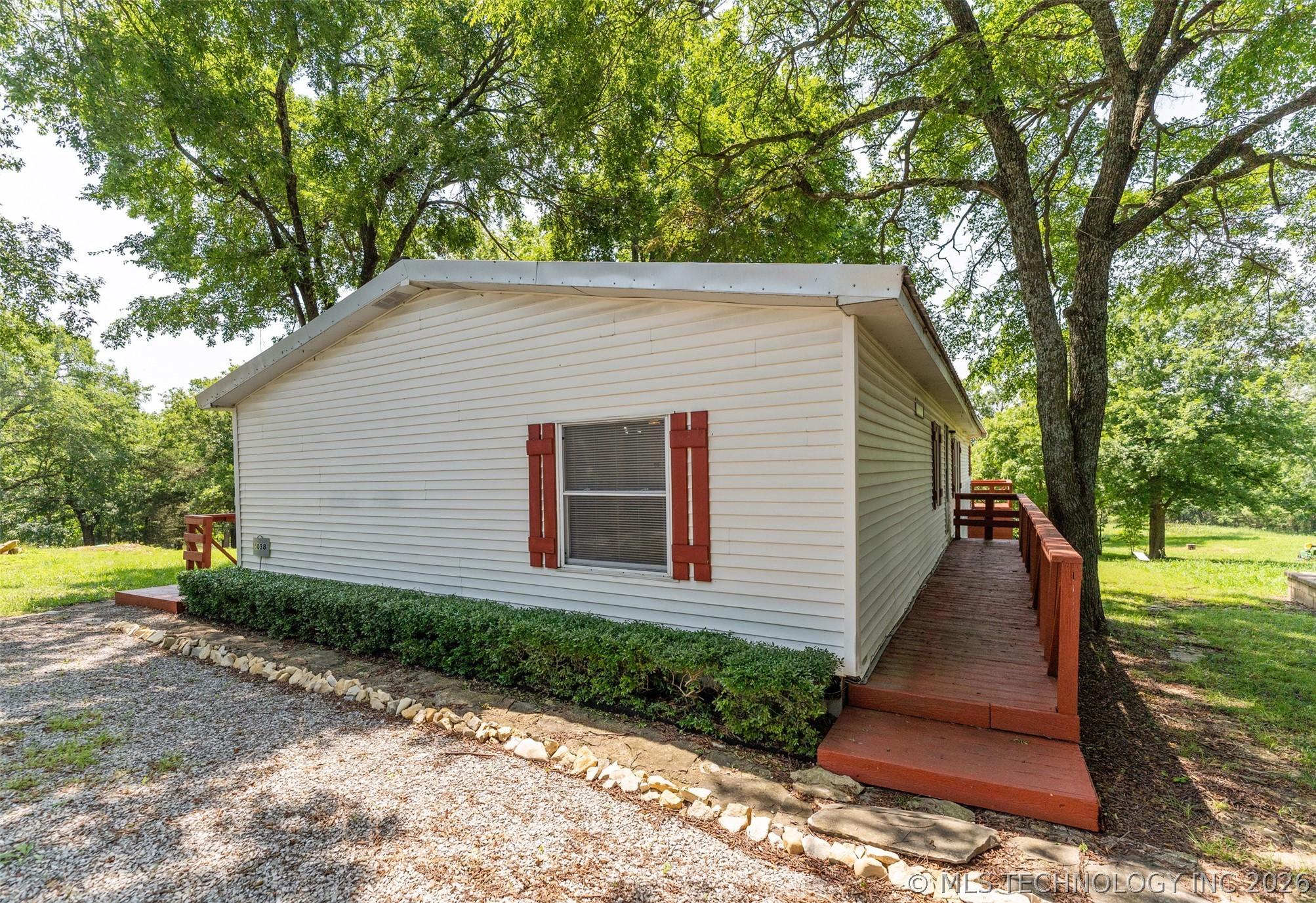 Image 3: Rear entrance and deck