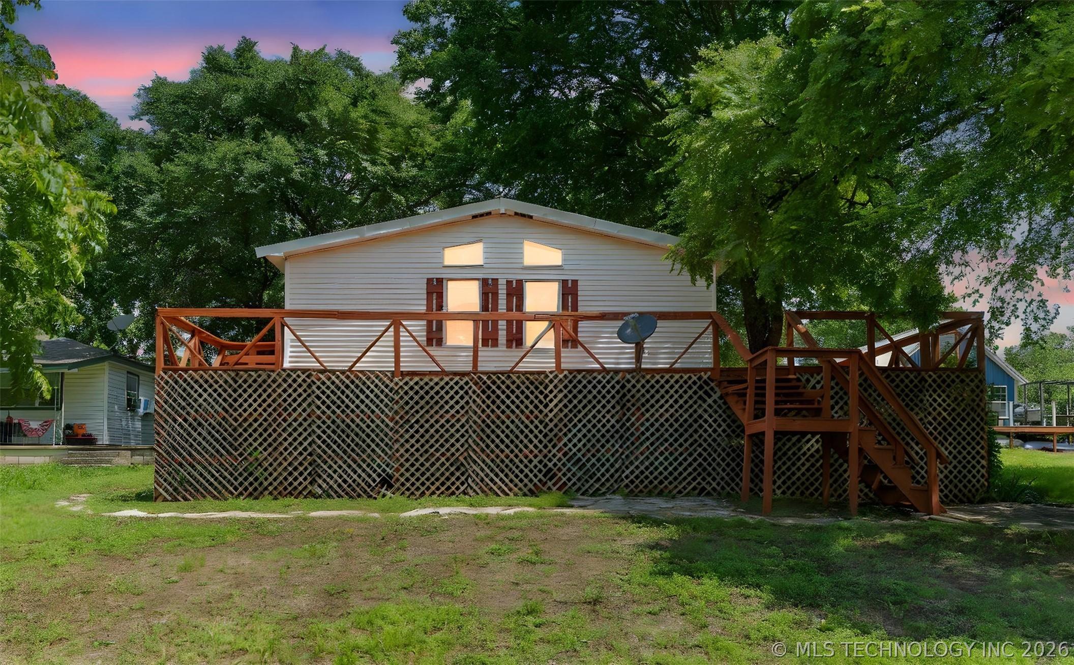 Image 4: Lake side deck