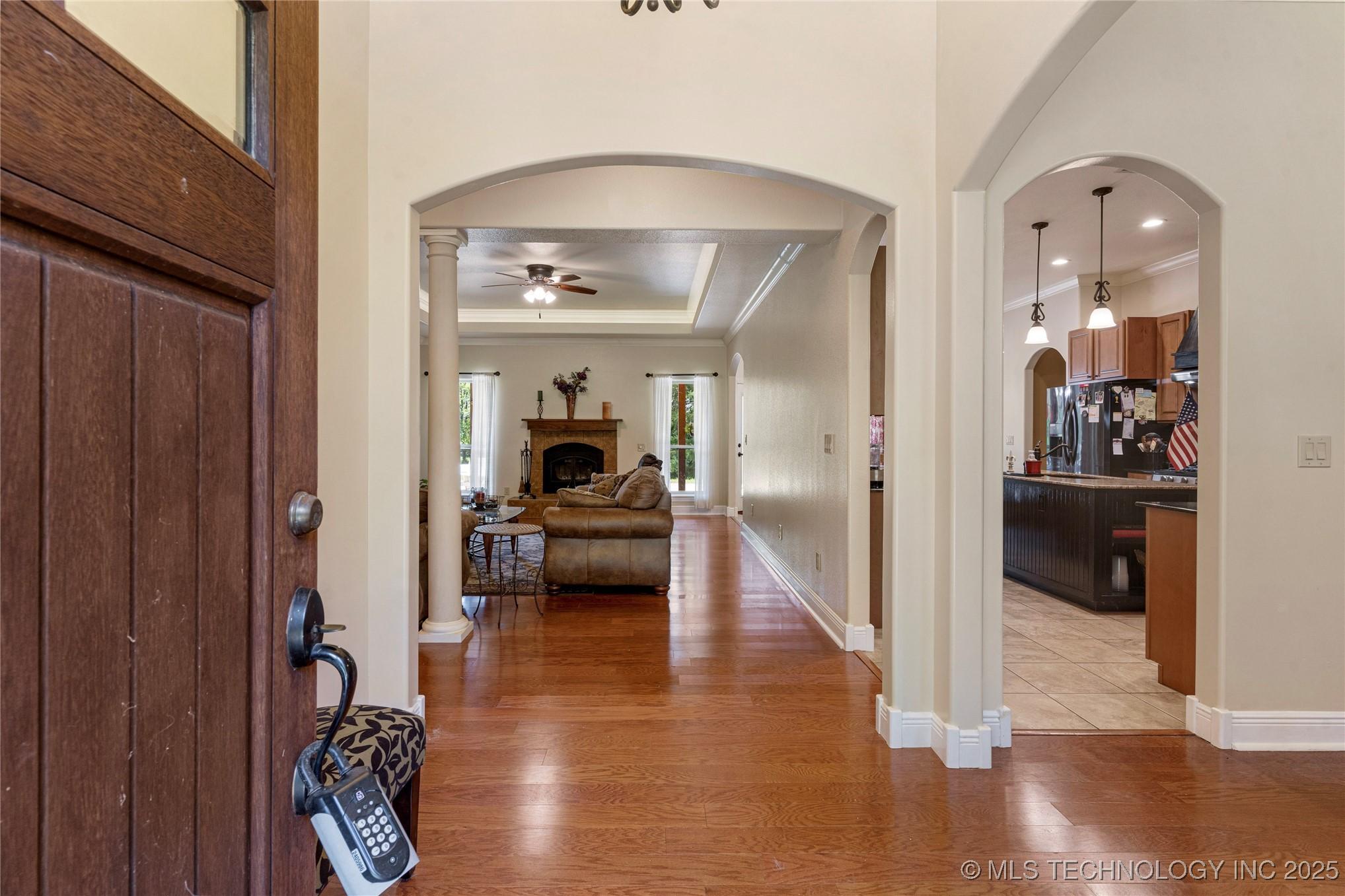 Image 4: Entry