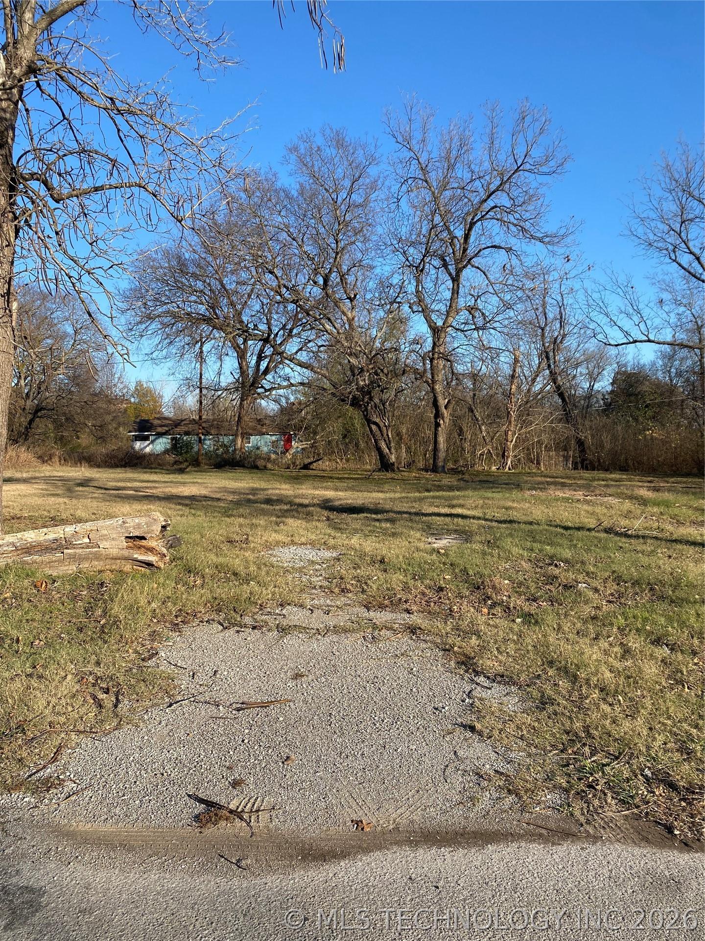 Image 4: Eastward view with driveway