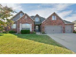 512 W 51st Place