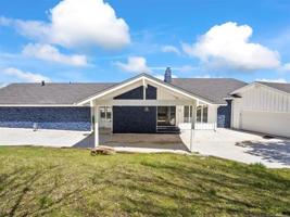 1001 W Lakeshore Drive