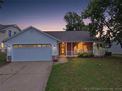 2408 SW Wolf Run Drive