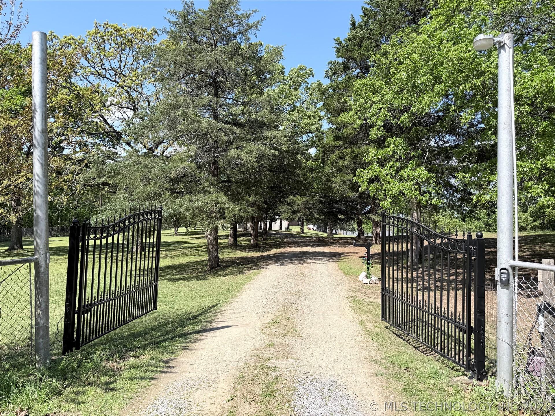 Image 3: Electric gated entrance