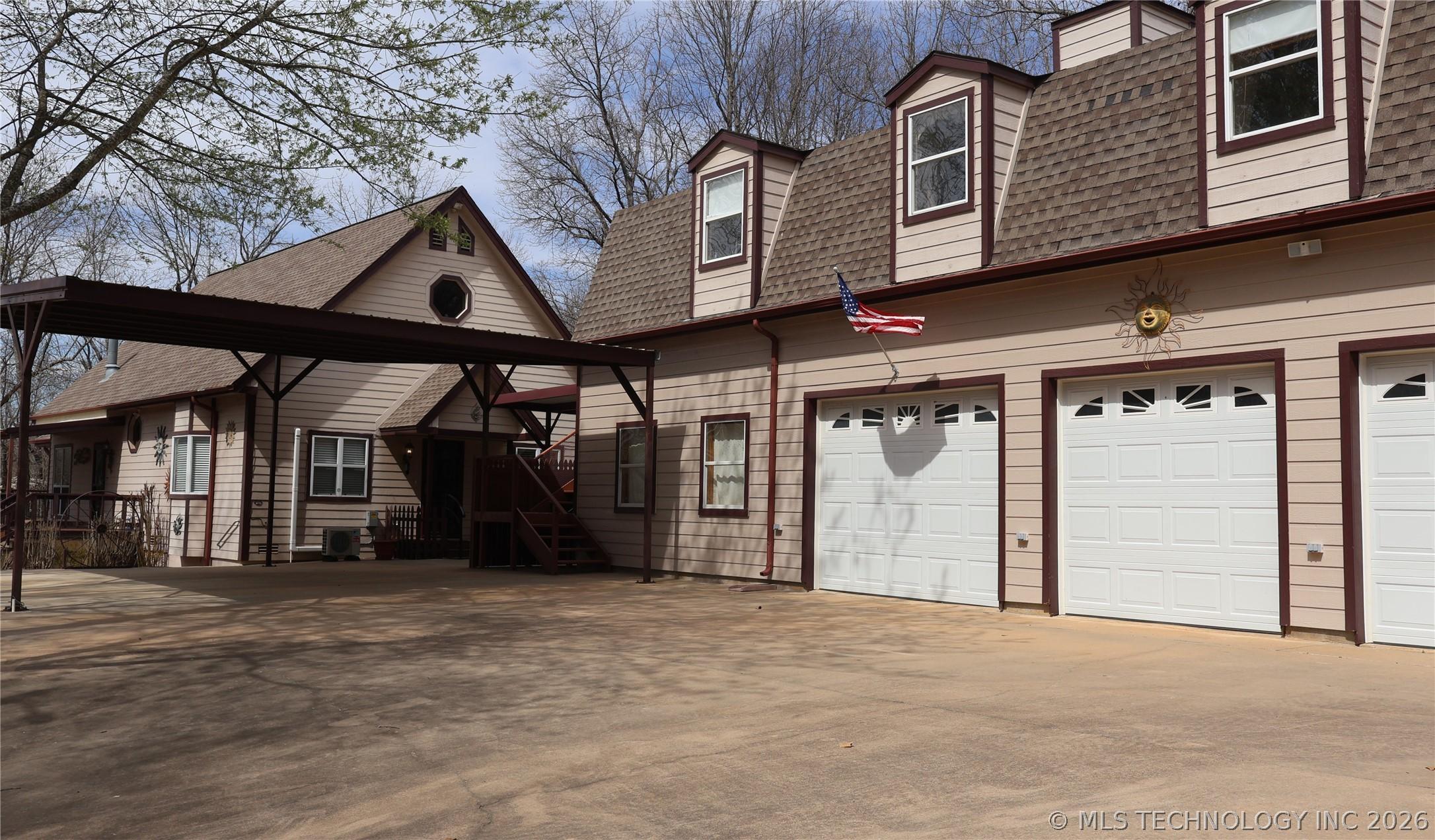 Image 2: oversized 3 car garage with apartment above