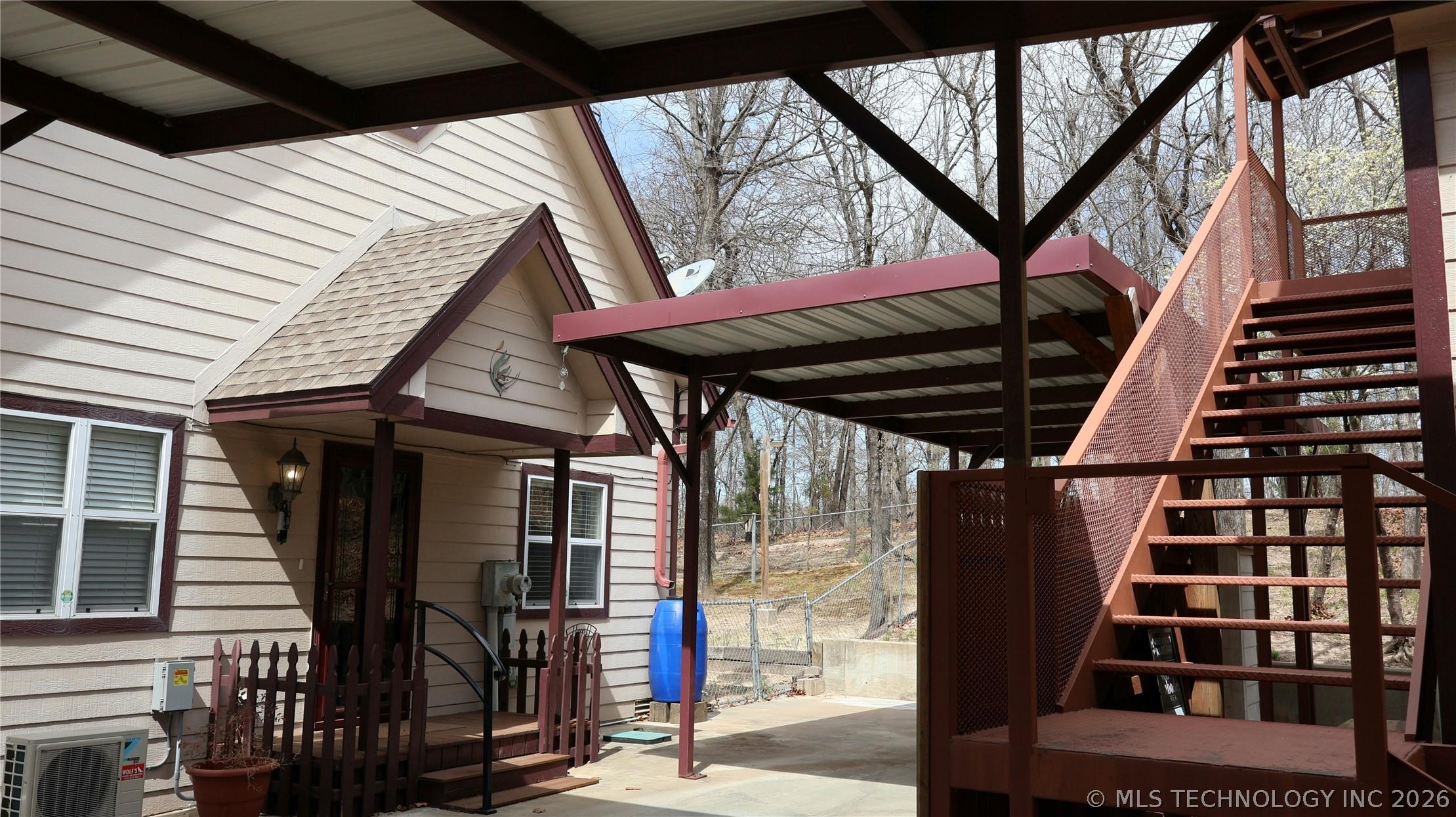 Image 3: entry to house