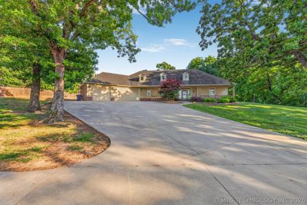 1902 E 370 Road
