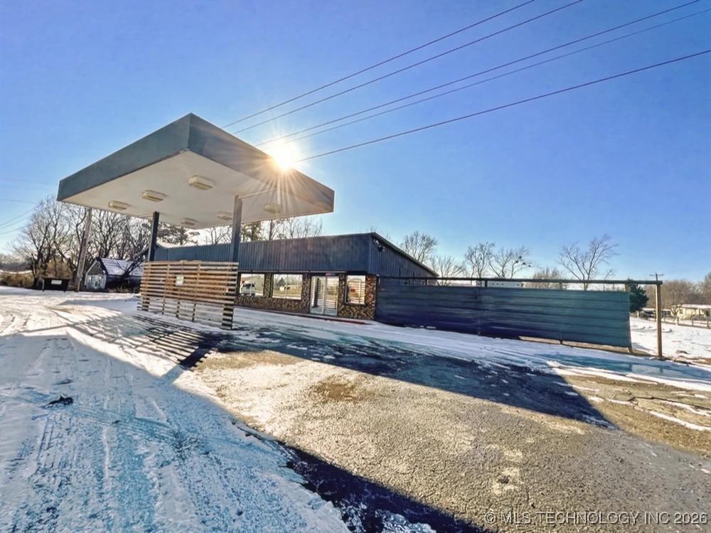 Image 4: Located on one squared acre lot and has 3 phase el