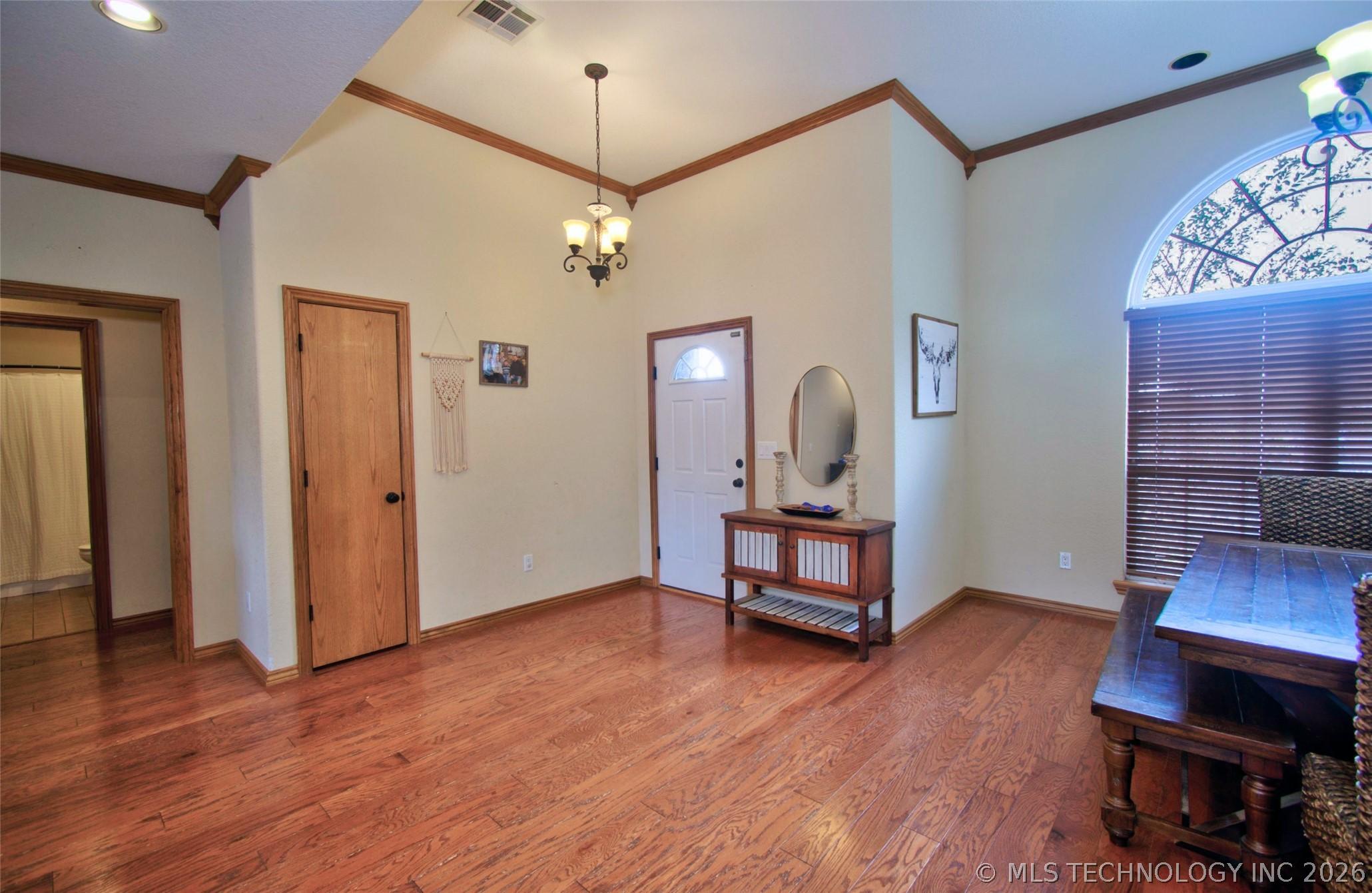 Image 3: Entry