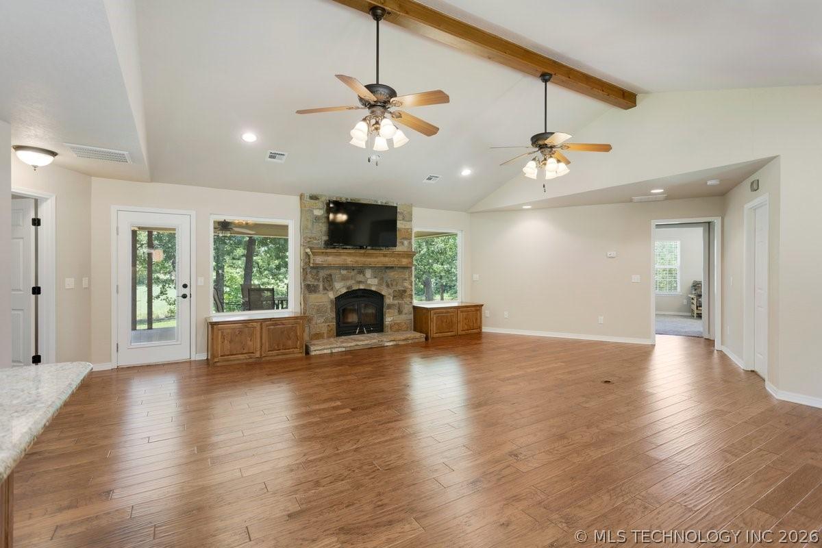 Image 3: Living area