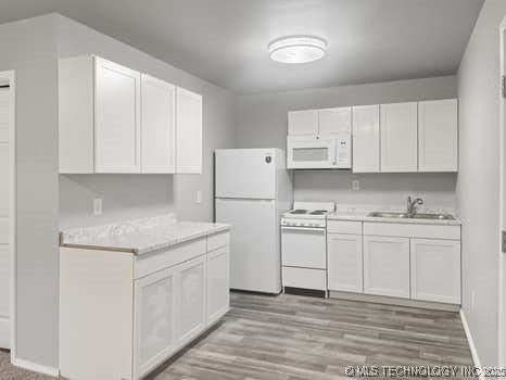 Image 4: Kitchen to include refrigerator too!