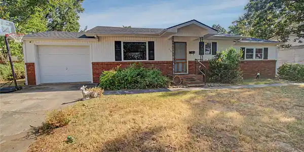 820 W Jefferson Avenue