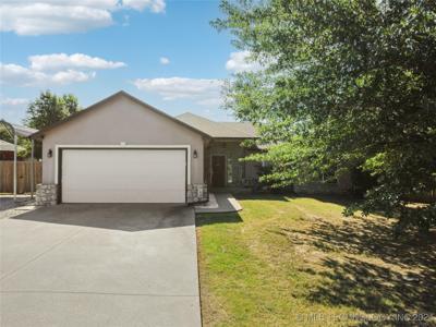 1129 S Mockingbird Circle