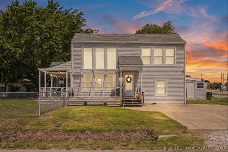 200 W Oak Street