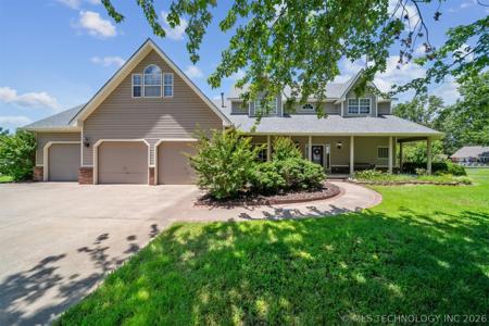 1805 NE Oakridge Drive