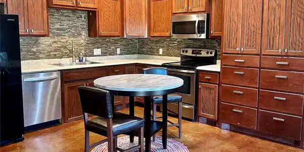 Image 4: Kitchen