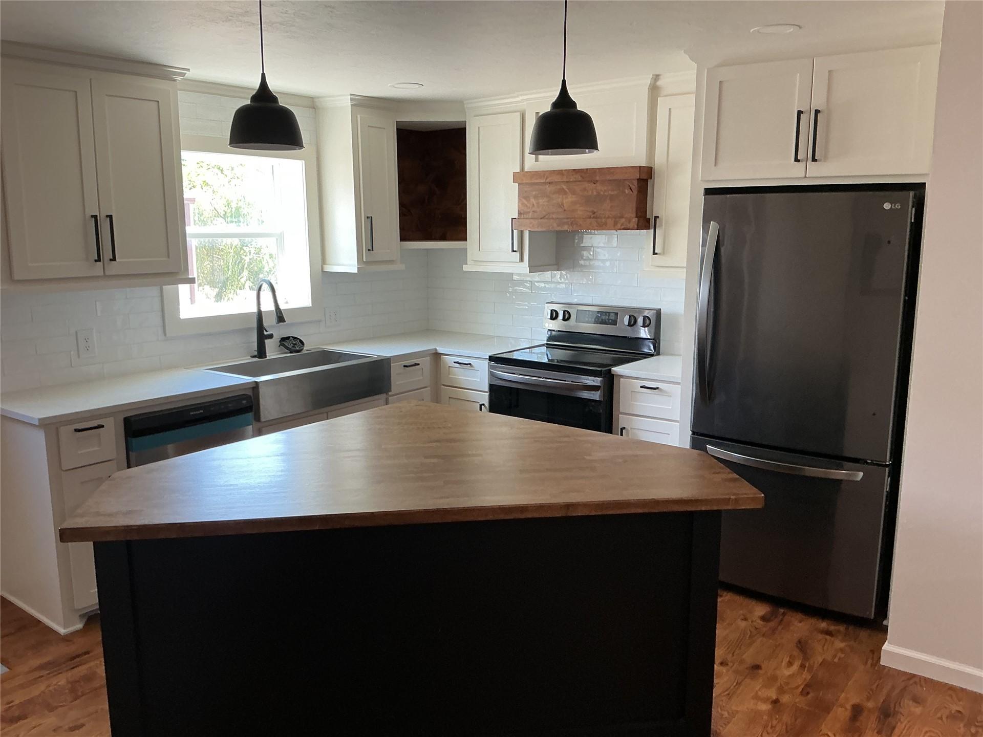 Image 2: White shaker cabinetry, light-toned countertops, s