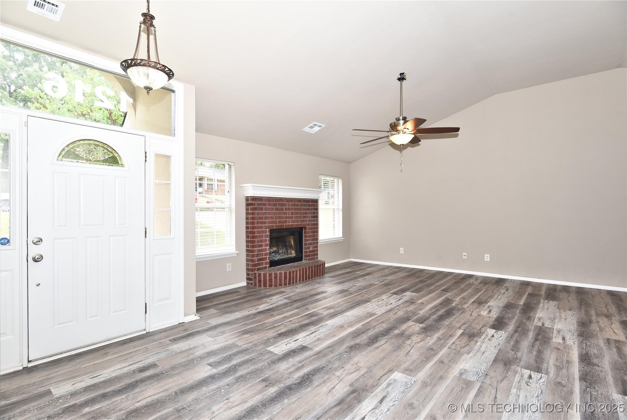 Image 2: Very roomy Living Room ~ Vaulted Ceiling