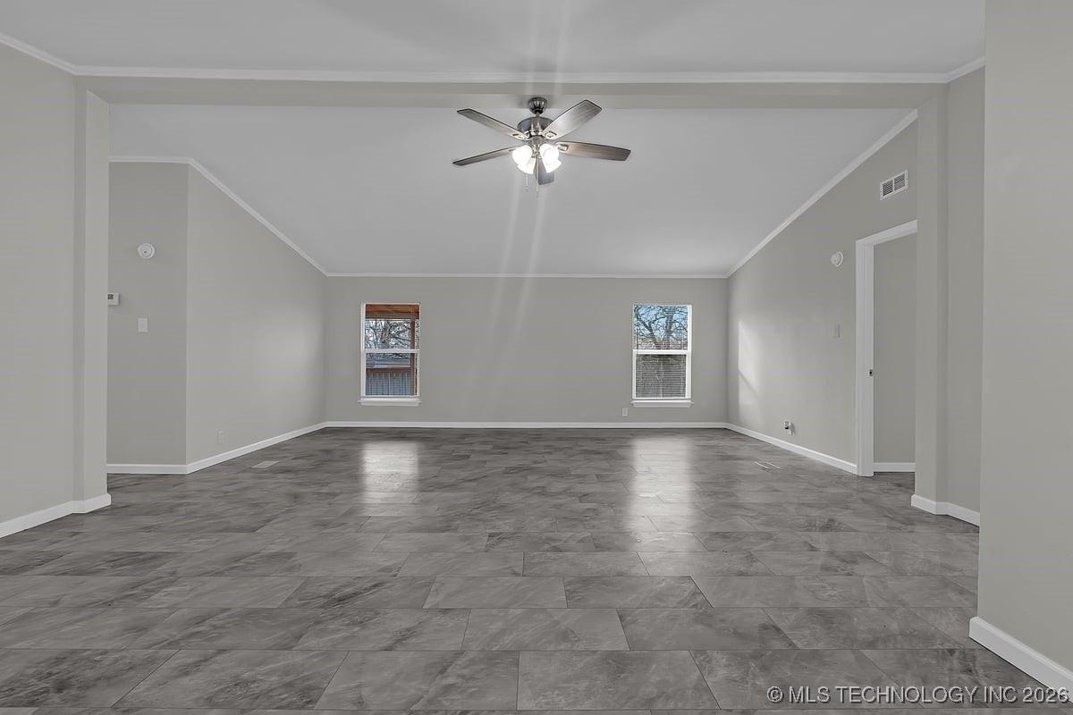 Image 3: Main living