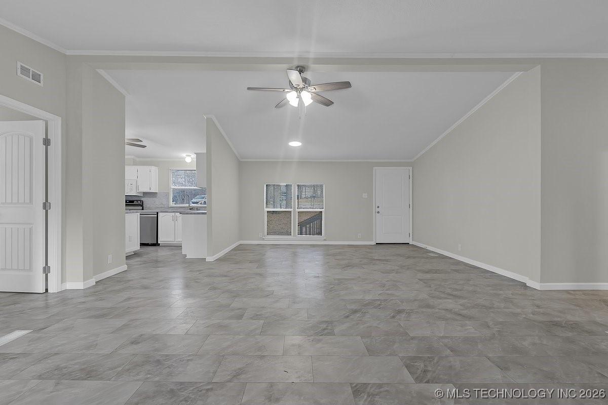 Image 4: Main living