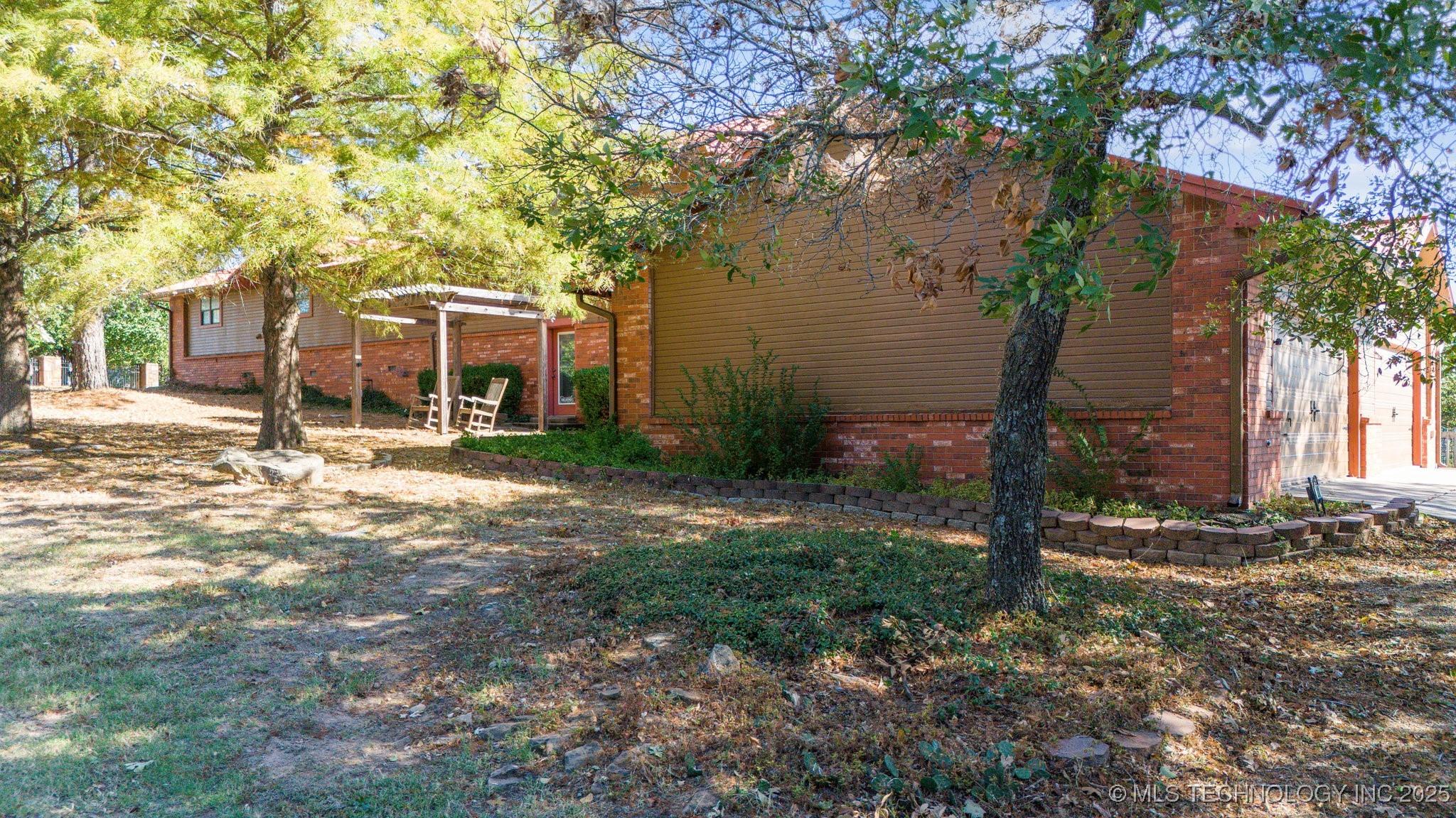 Image 3: Back of Hous