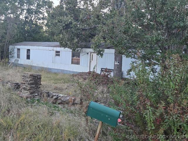 Image 1: Different angle of Front of trailer Stone wall